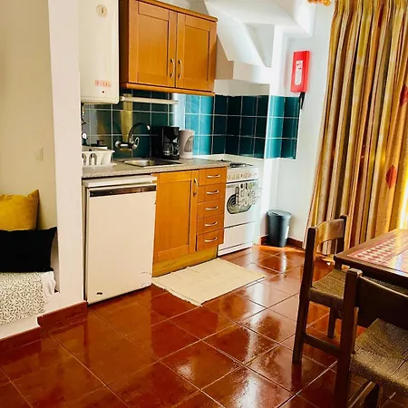 T1, Oura Apartman *
