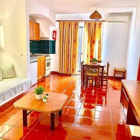 T1, Oura Appartement