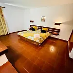 T1, Oura Appartement *