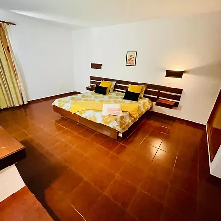 T1, Oura Apartamento *